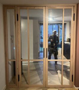 Eiken seperatie met bommer deuren